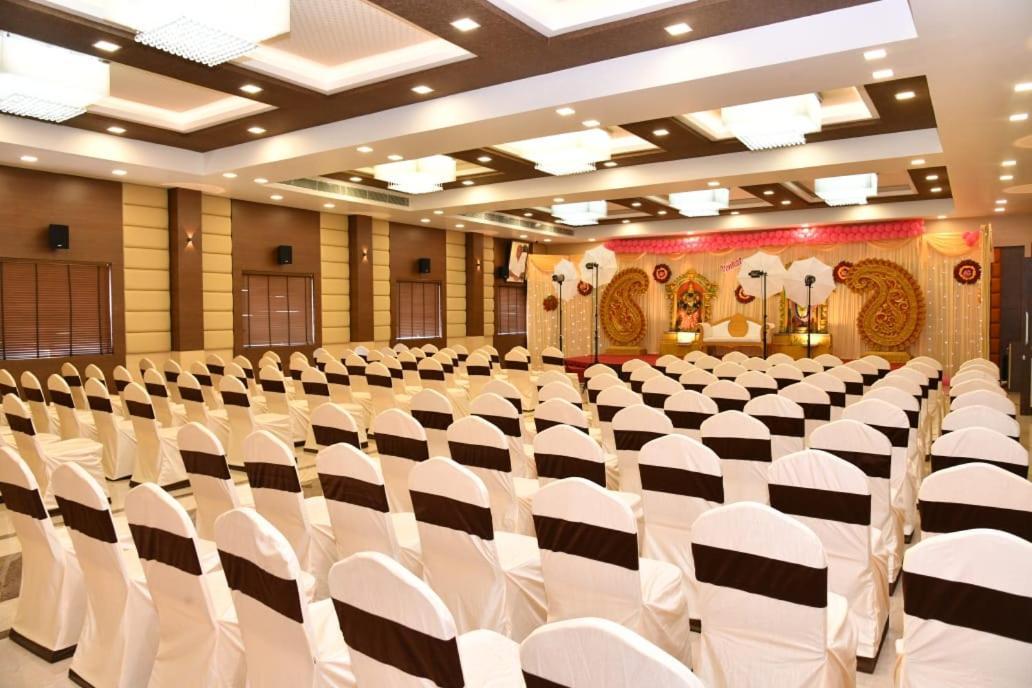 Sri Ram Hotel Tirunelveli Dış mekan fotoğraf